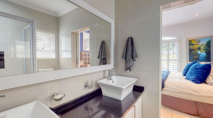 Rose Cottage in Caribbean Estate