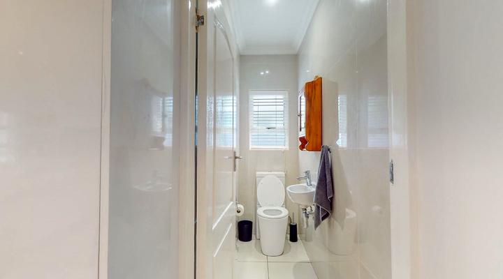 Rose Cottage in Caribbean Estate