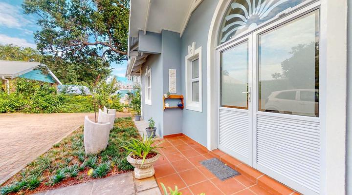 Rose Cottage in Caribbean Estate