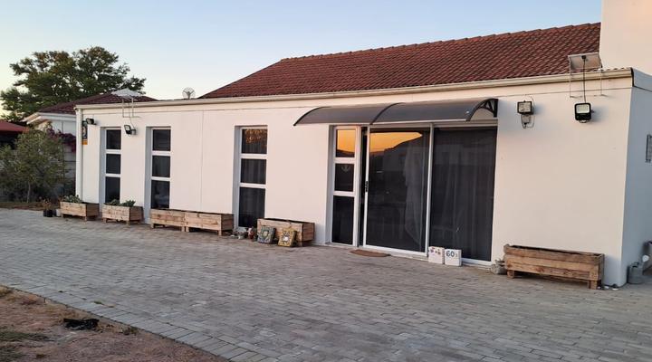 Mainstay - Pet Friendly