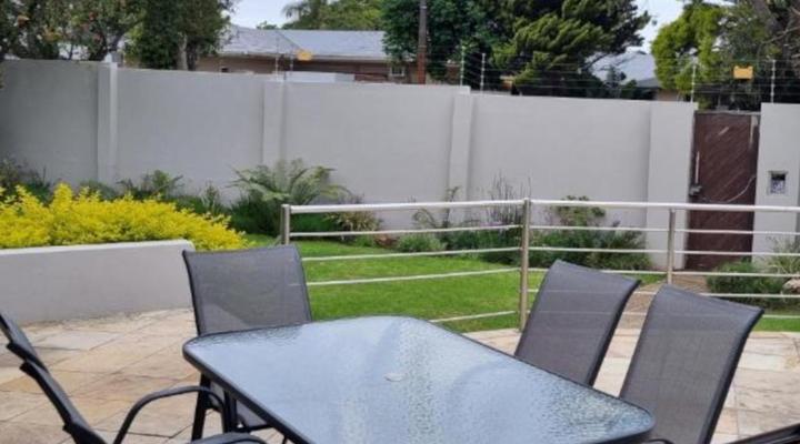 6 on Western Guest House