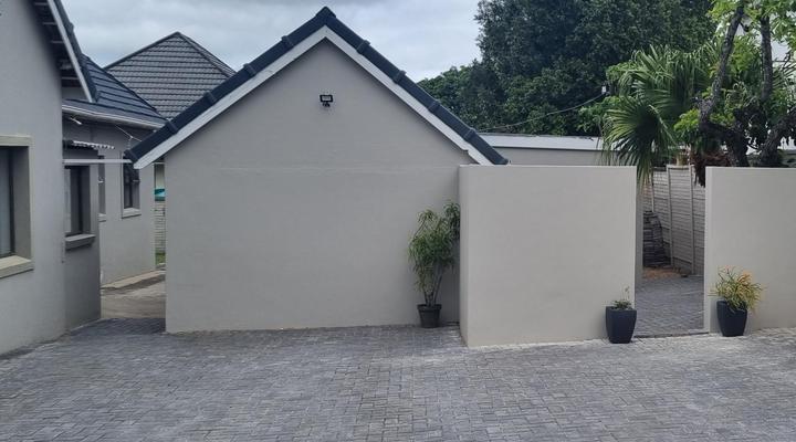 6 on Western Guest House