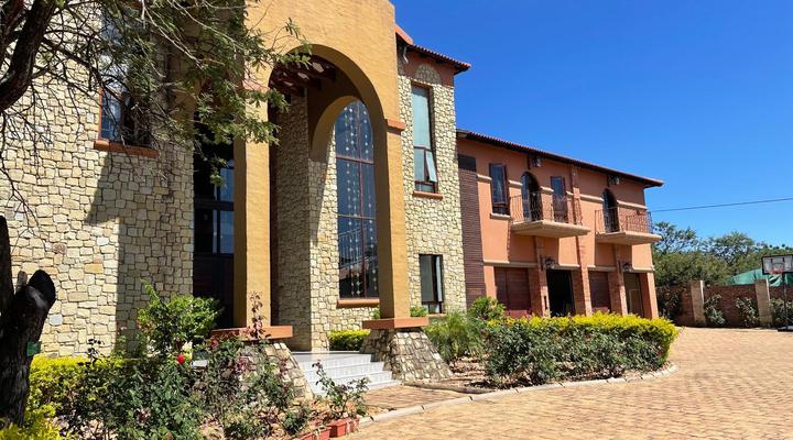 Gucci Manor Boutique Guesthouse