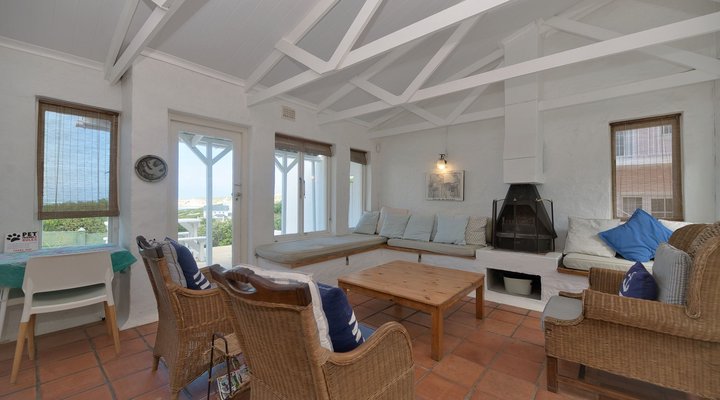 The Pink Palace - Sea View