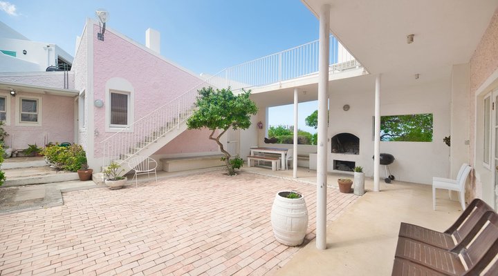 The Pink Palace - Sea View