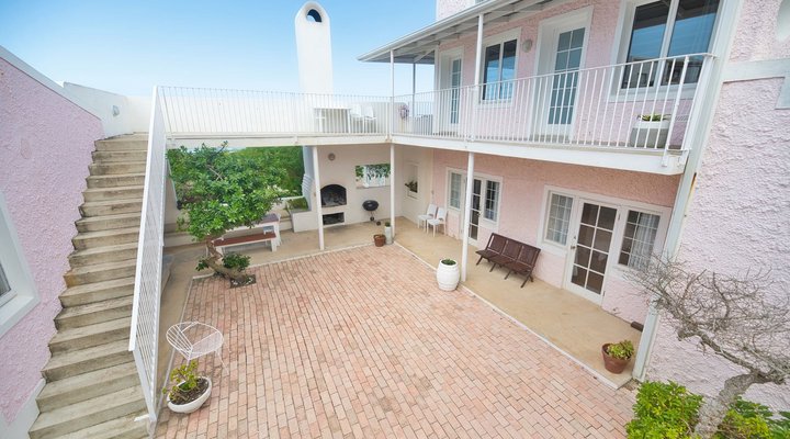 The Pink Palace - Sea View