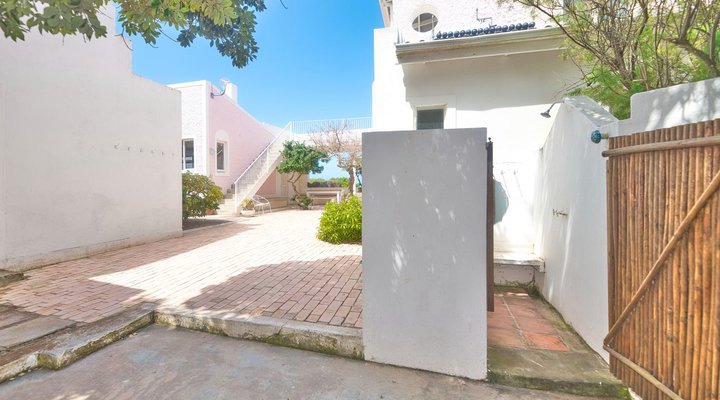 The Pink Palace - Sea View