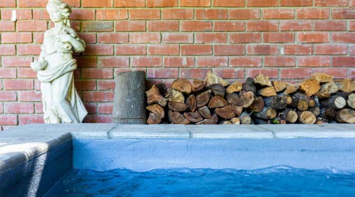 Orchard Cottage at Devon Castle