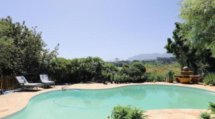 Strawberry Manor at In The Vine