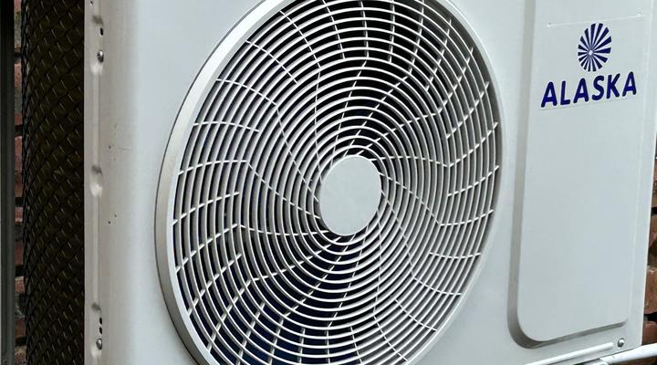 Big Fish Seaside Cottage. Sleeps 10