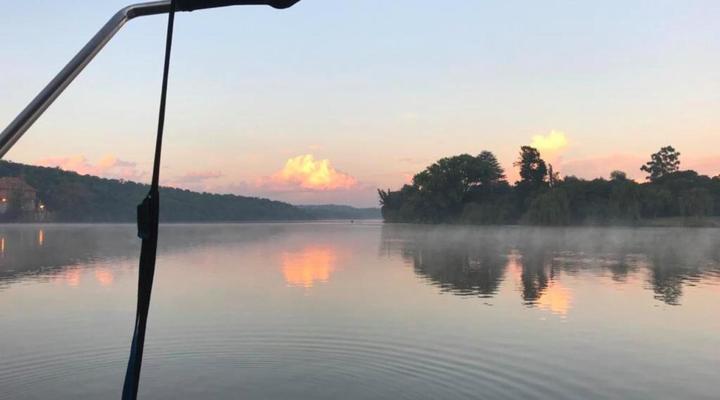 Old Willow No 7 Houseboat Charters