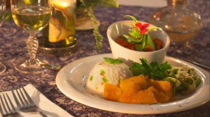 River House Guest Lodge