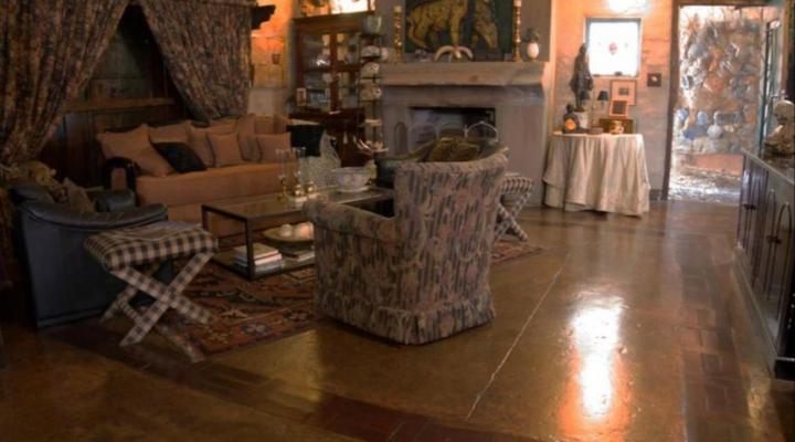 River House Guest Lodge