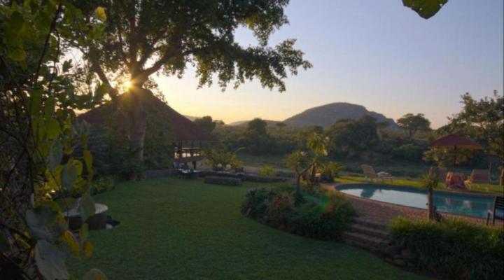 River House Guest Lodge