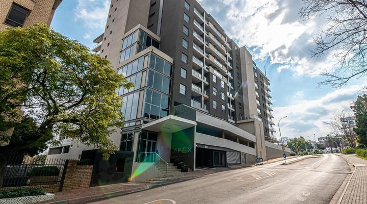 KMG Luxury Apartments @ The Apex on Smuts