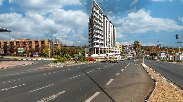 KMG Luxury Apartments @ The Apex on Smuts