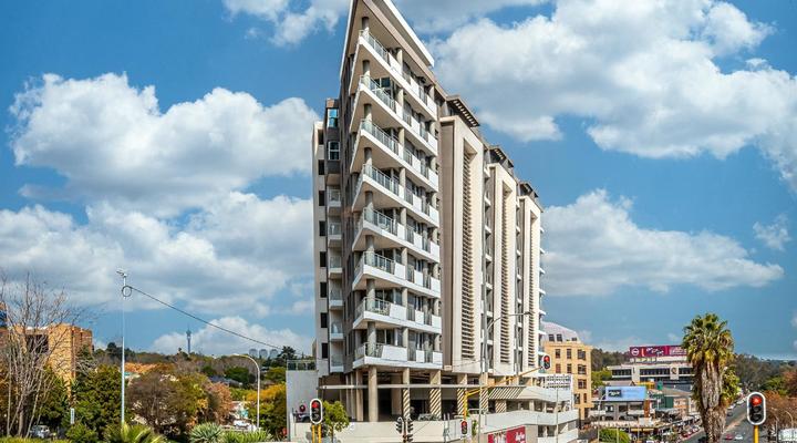 KMG Luxury Apartments @ The Apex on Smuts