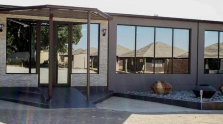 Sundowner Lodge and Caravan Park