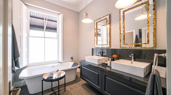 La Fontaine Guest House