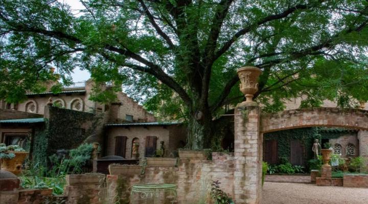 Equeen Inn at Castle Da Angelo