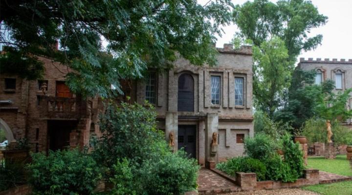 Equeen Inn at Castle Da Angelo