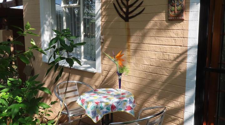 Artsy Garden Cottage