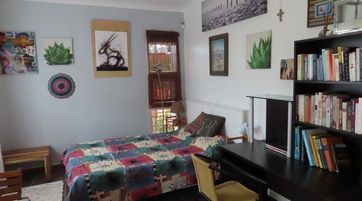 Artsy Garden Cottage