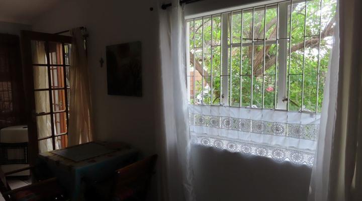 Artsy Garden Cottage