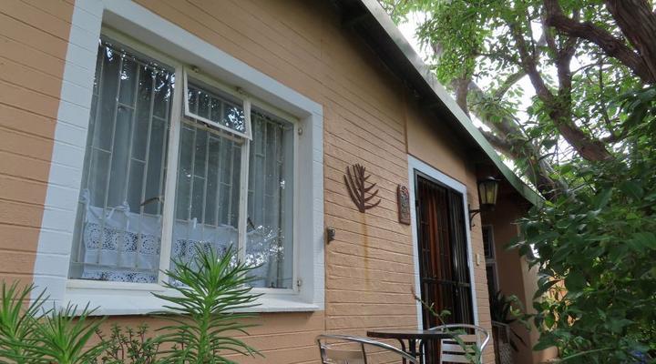 Artsy Garden Cottage