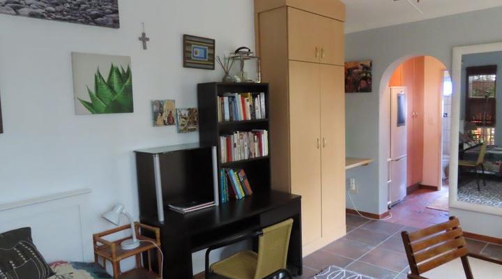 Artsy Garden Cottage