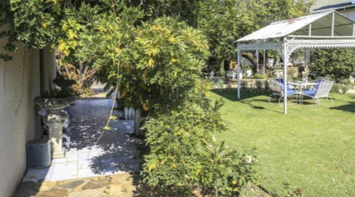 The Green Acorn Guest House