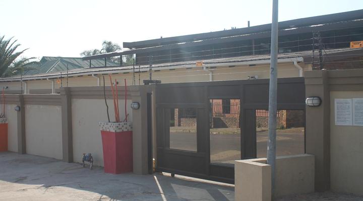 Sleep-Time Guest Lodge