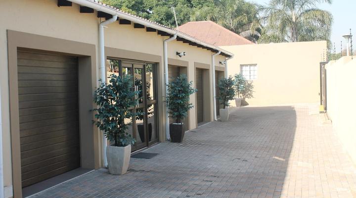 Sleep-Time Guest Lodge