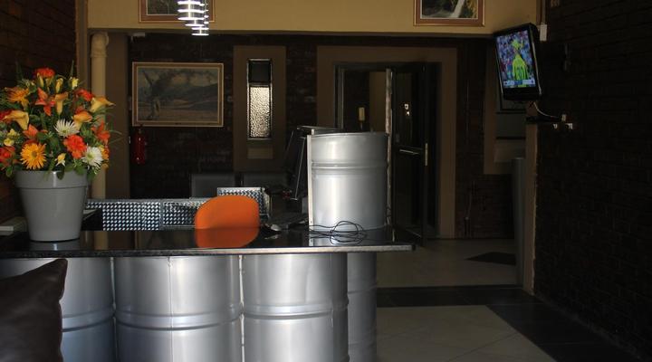 Sleep-Time Guest Lodge