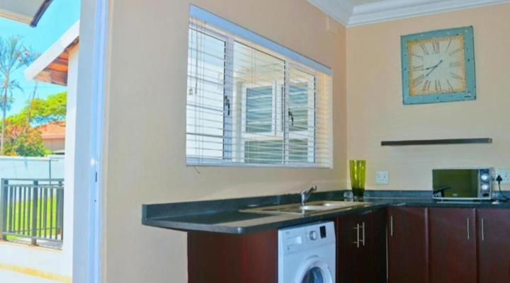 Seas of Ships Guesthouse