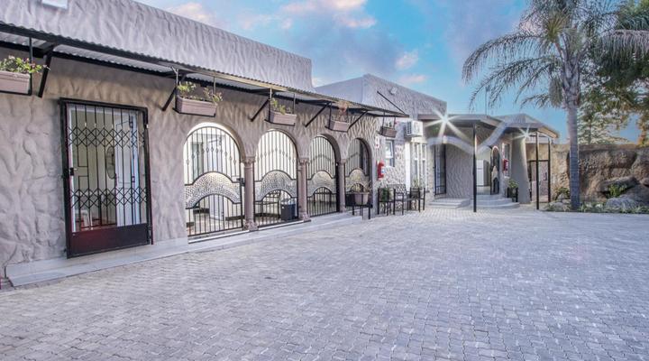 32 on Beardall Street