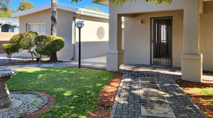 Green Kalahari Guesthouse