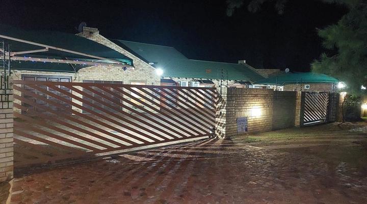 Astoni Guest Lodge ( Twins )