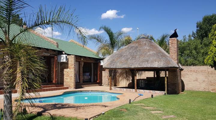 Astoni Guest Lodge ( Twins )