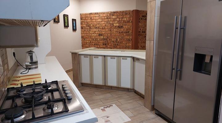 Astoni Guest Lodge ( Twins )