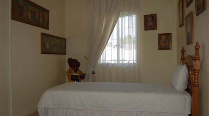 Living Jewels Guest House and Wedding Venue