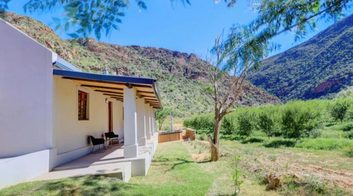 Almond Valley Manor & Cottages