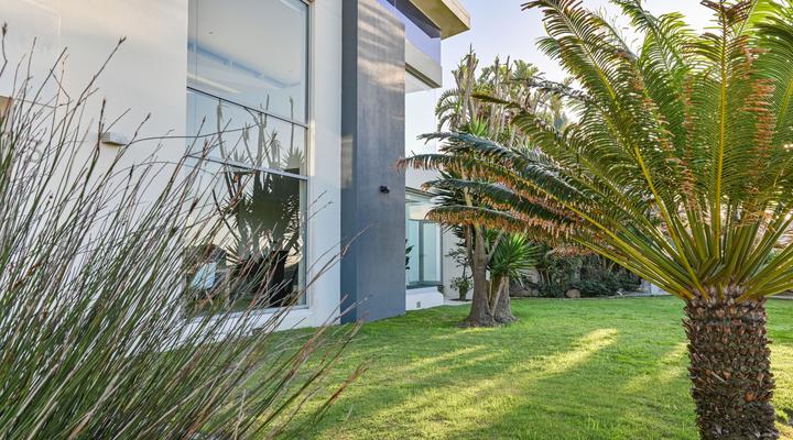 No 3 11th Avenue Summerstrand House