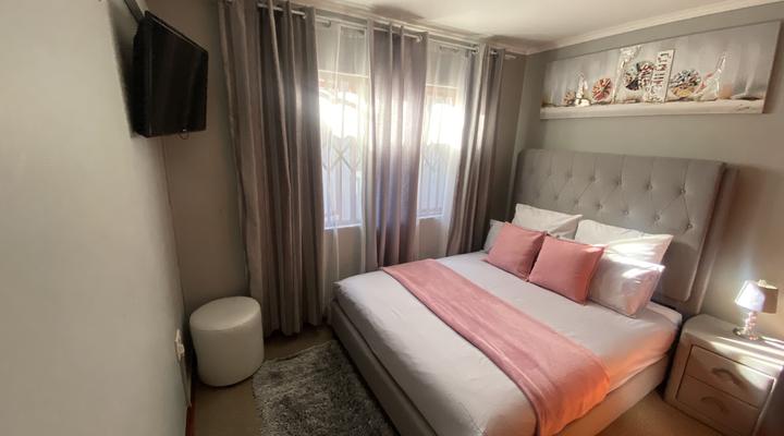 Lee’s Lux Apartment