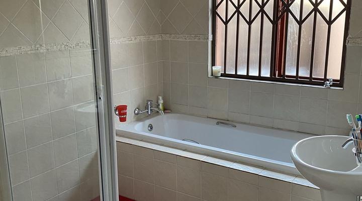 Lee’s Lux Apartment