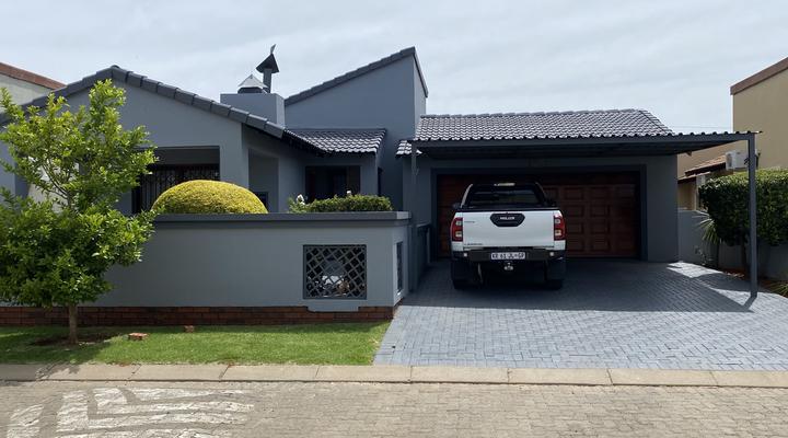 Lee’s Lux Apartment