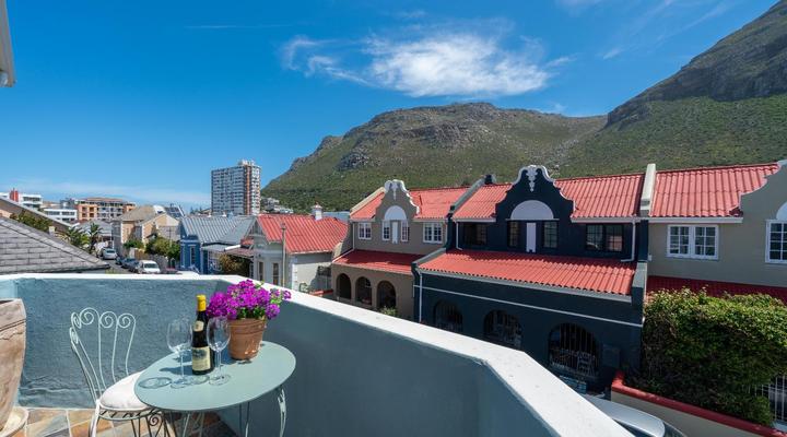 The Black Pearl, Surfers Corner, Muizenberg