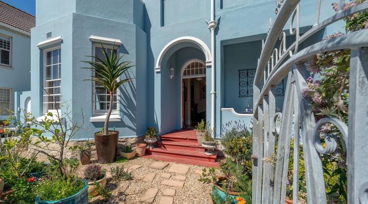 The Black Pearl, Surfers Corner, Muizenberg