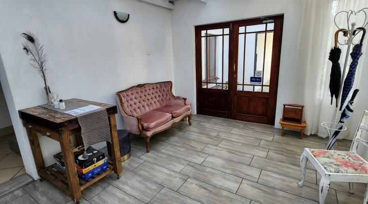 Six Valk Avenue Self Catering Guest House