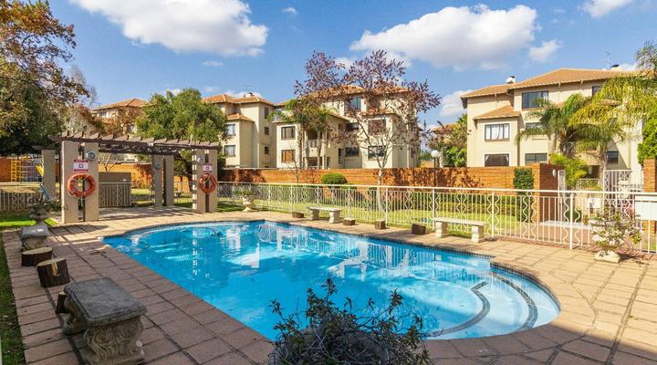 Sunninghill Spacious Executive Condo